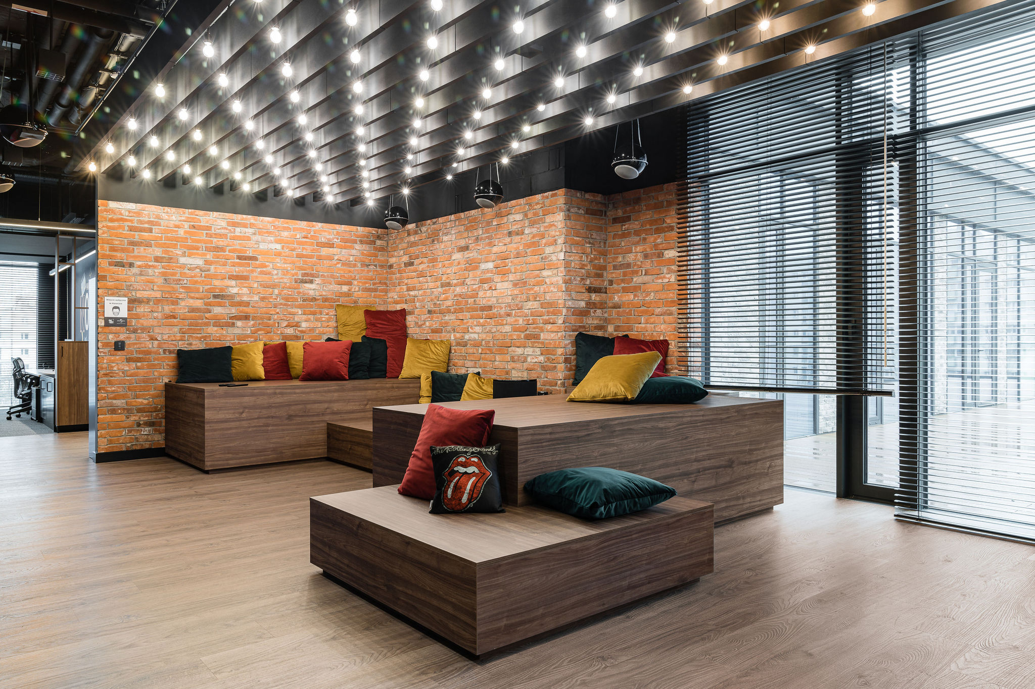 Musical space of the new Universal Music Polska office in the housing-industrial design by The Design Group architects