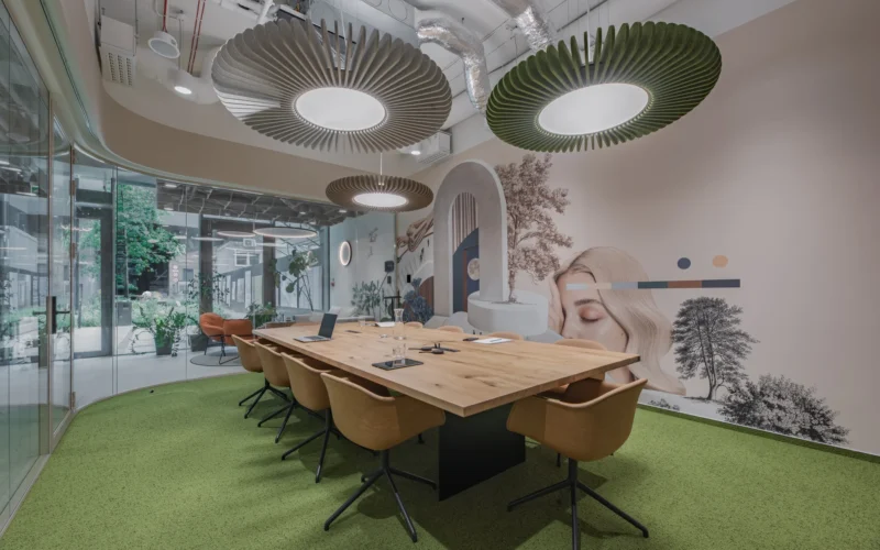 Nowoczesność, zrównoważony rozwój i&nbsp;skandynawski minimalizm: warszawski showroom Skanska autorstwa The Design Group