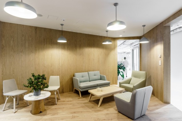 Naturalnie i minimalistycznie – biuro Takeda, proj. The Design Group