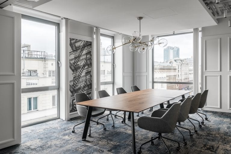 Biuro Solutions Rent Coworking Warszawa – strefa barowa, proj. The Design Group