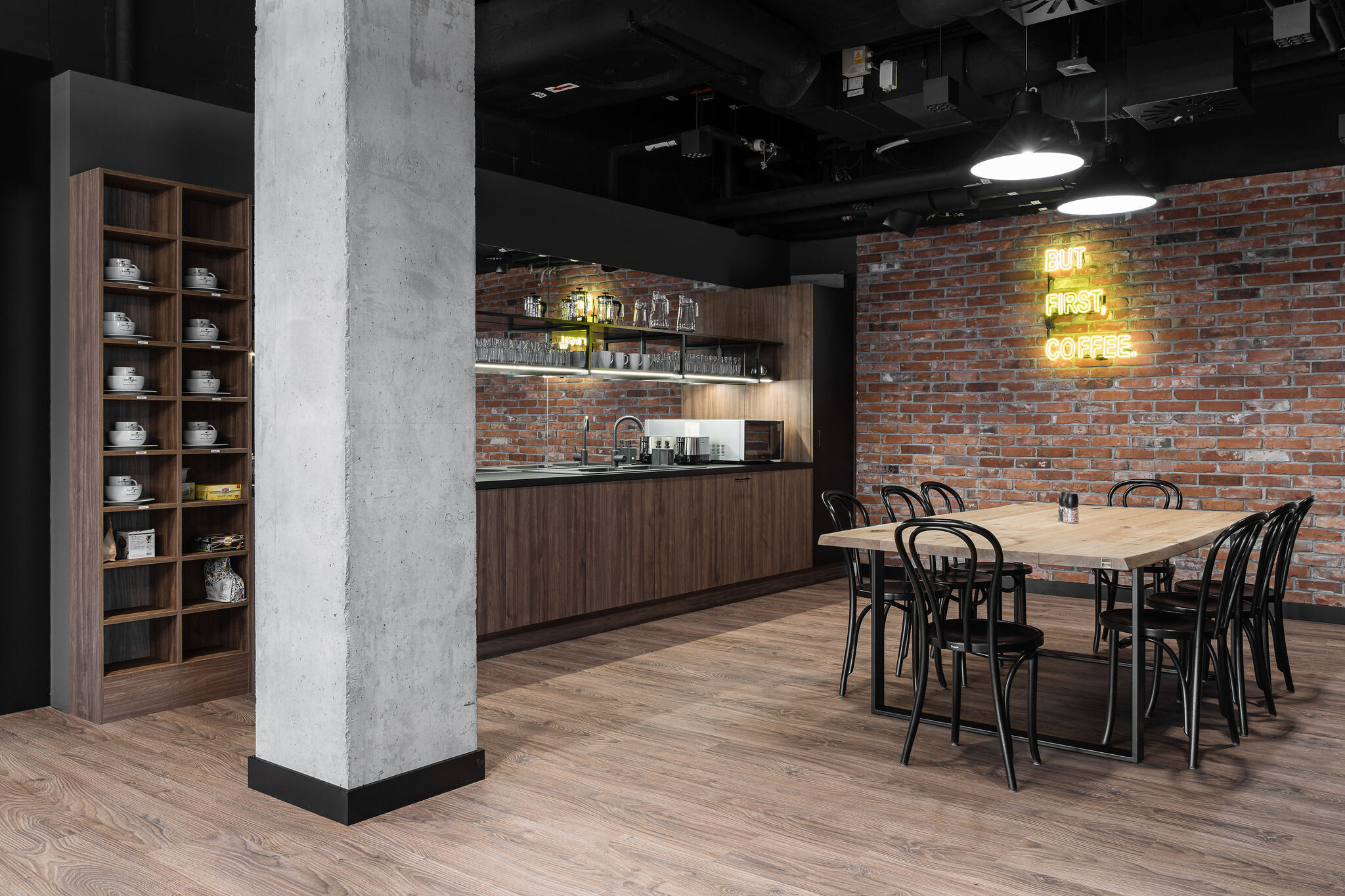 Def Jam floor – Universal Music Polska office, Warsaw